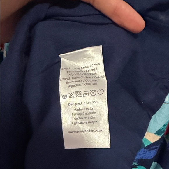 Emily and Fin Claudia Road Trippin - Picture 5 of 6